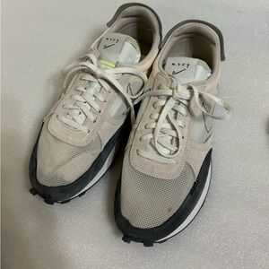 Nike Daybreak Type Summit White Light Orewood
Brown Size 8.5. CJ1156-100